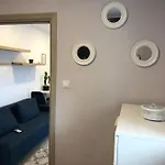 Varosi Menedek