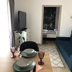 Апартаменты Varosi Menedek *