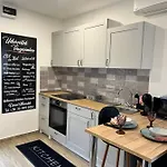 Апартаменты Varosi Menedek *