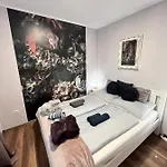 Varosi Menedek Апартаменты *