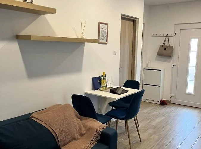 Varosi Menedek 아파트 *