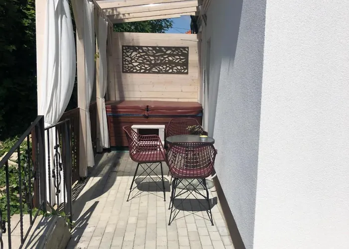 Varosi Menedek 아파트